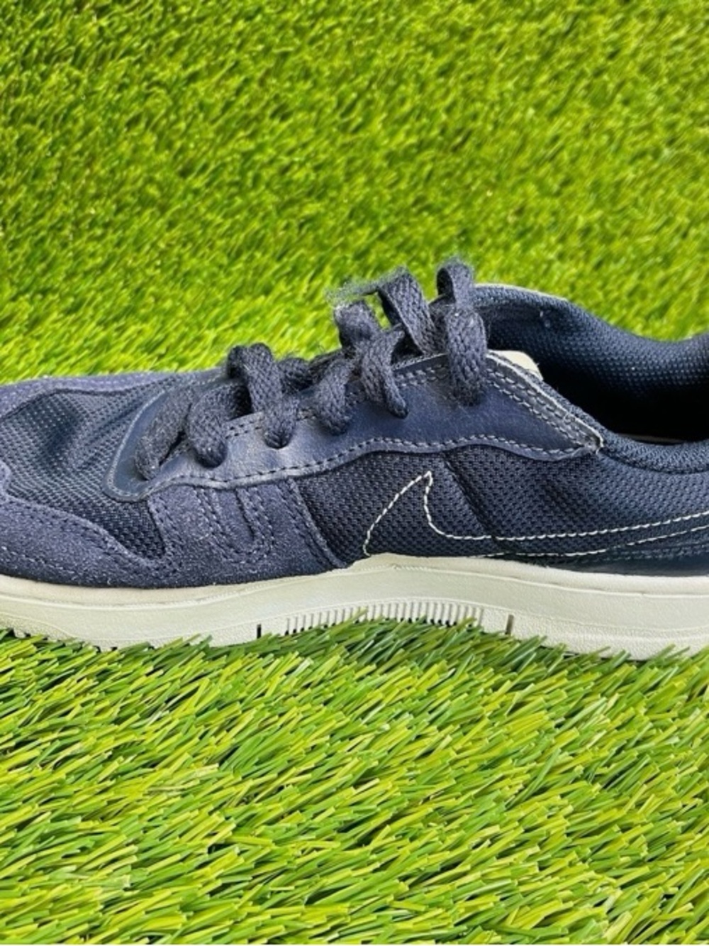 Nike Low Top Sneaker — Navy Blue & White - Picture 2 of 9